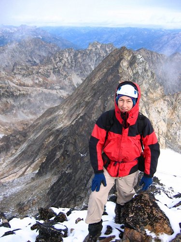 Here I am on the Cardinal summit.  #76 of the Top 100 for me.
The col is just behind my left hand.
I lost one of my new OR gloves on Gopher yesterday, 
so I'm wearing the blue gloves that Daniel gave me for Christmas a couple years ago.